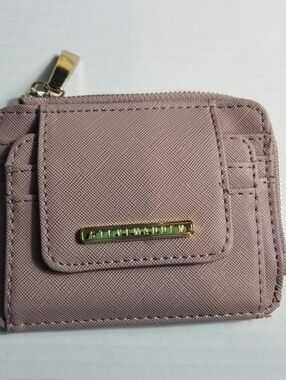 NWOT STEVE MADDEN MAUVE ZIP CARD WALLET WITH GOLD HARDWARE